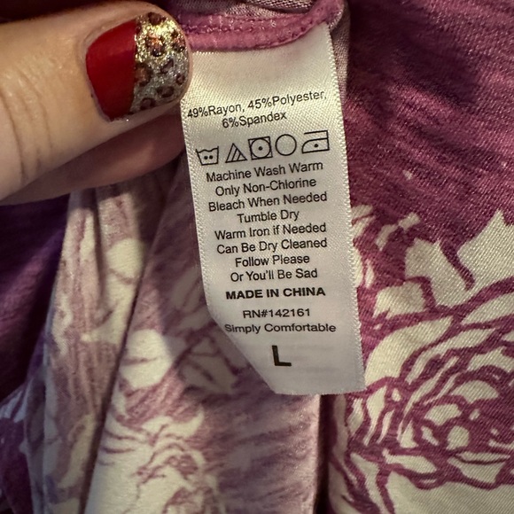 LulaRoe Iris Tee - Picture 2 of 5